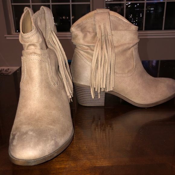 NWOT Fringe Booties - Picture 1 of 4